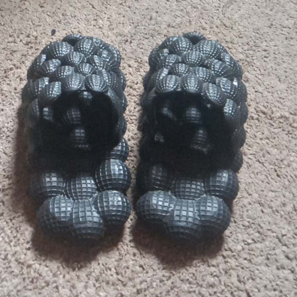Bubble sliders size 9